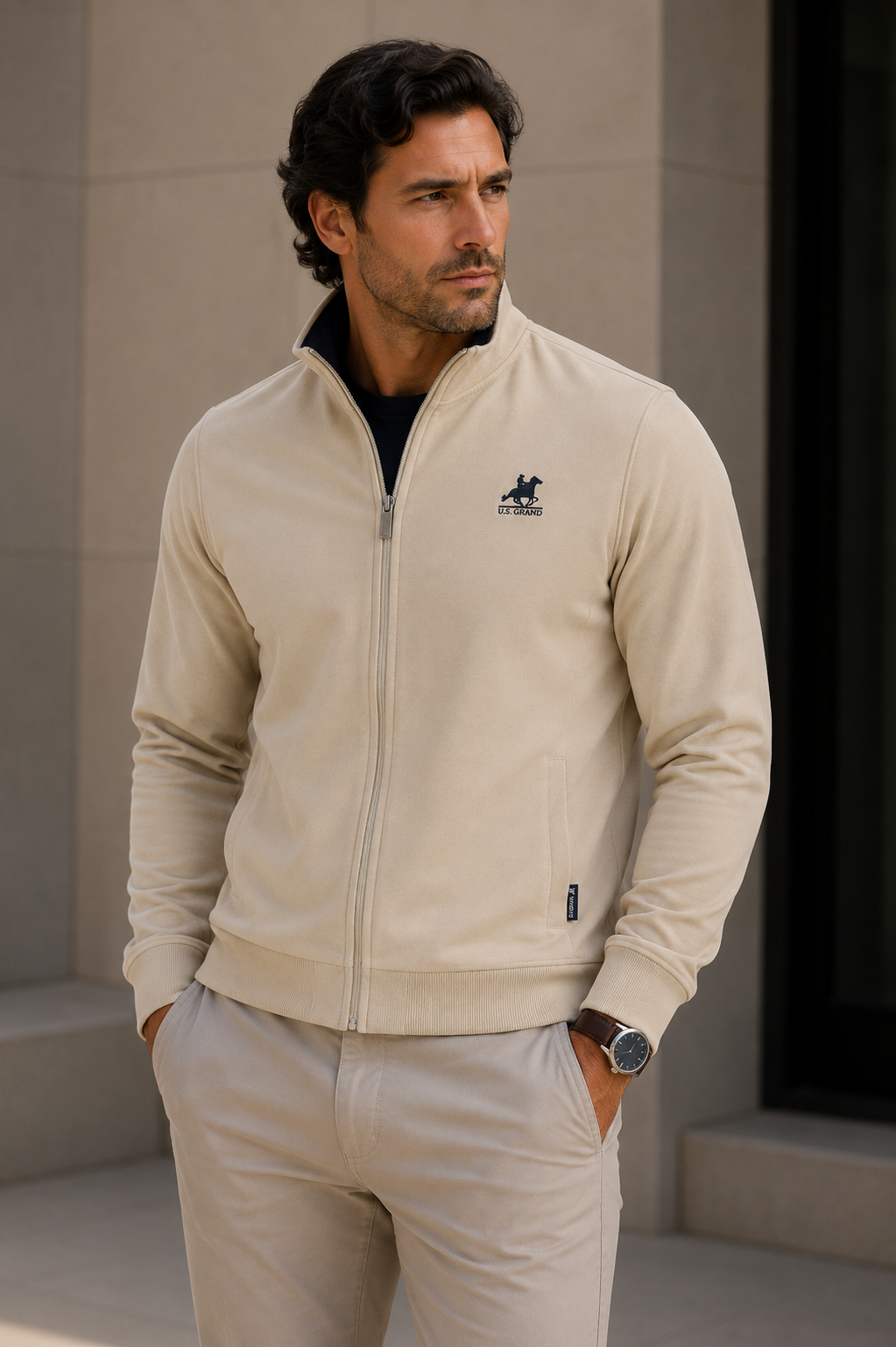 U.S. GRAND - SWEAT ZIPPÉ HOMME BEIGE LOGO BRODÉ | COLLEKT PARIS